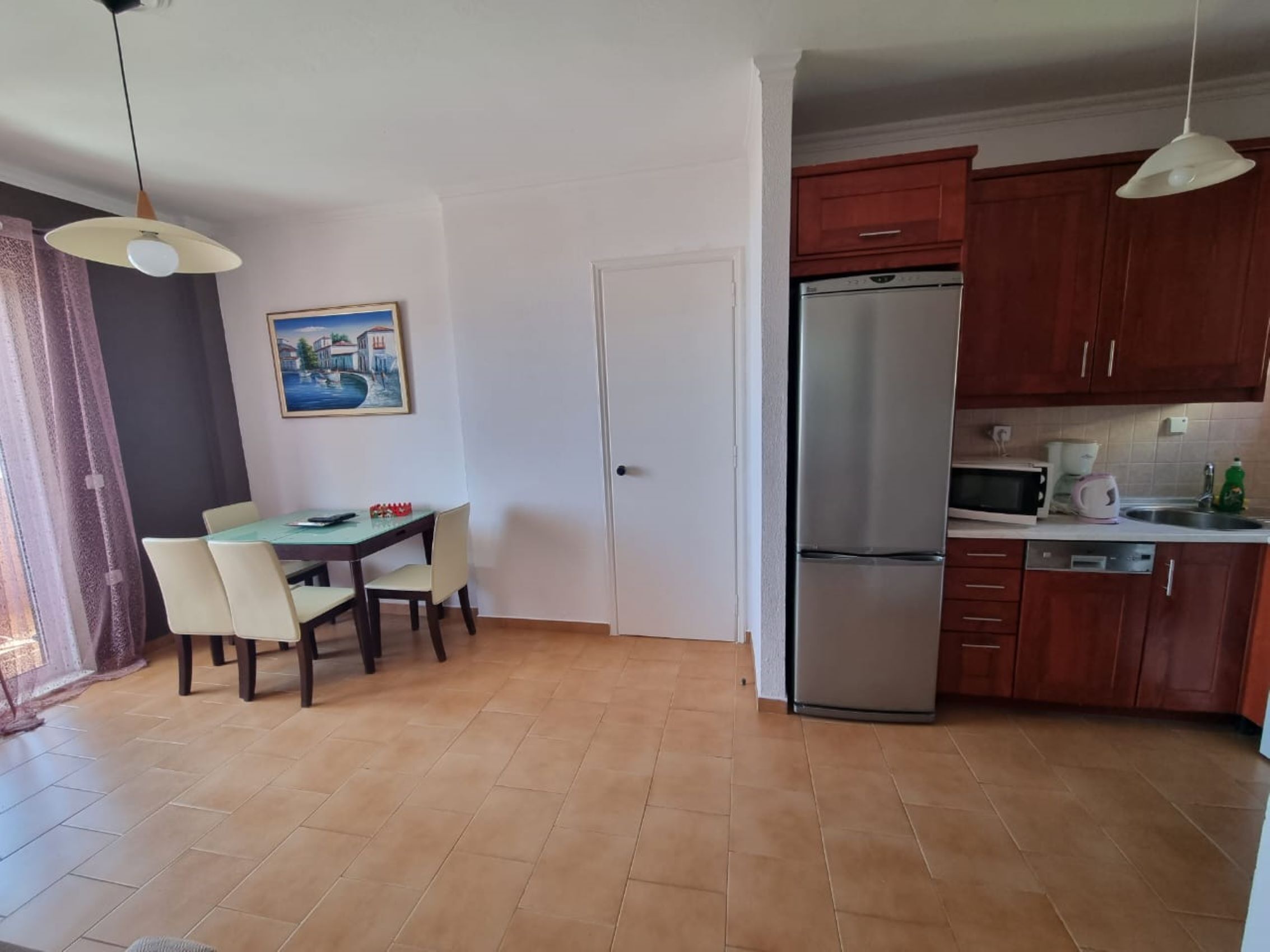 Apartamento superluxo, 2 quartos | Área de estar | TV de tela plana