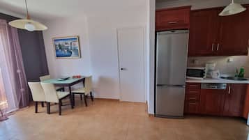 Apartamento superluxo, 2 quartos | Área de estar | TV de tela plana
