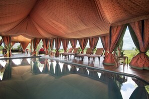 Outdoor pool - Jack's Camp (Central Kalahari Game Reserve)