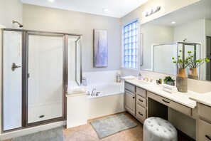 Combined shower/tub, jetted tub, hair dryer, towels