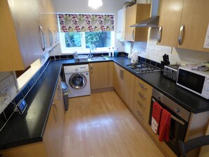 冰箱、微波炉、烤箱、炉灶