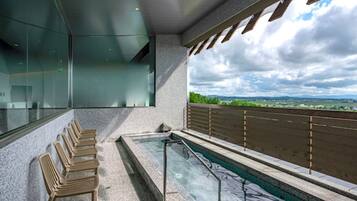 2 Schlafzimmer, individuell dekoriert, individuell eingerichtet