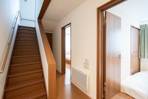 Apartamento Confort, 2 habitaciones (A) | Decoración individual, mobiliario individual, escritorio