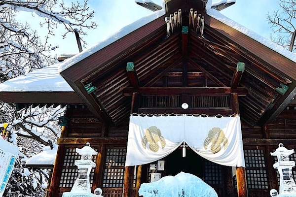 Individually decorated, individually furnished, desk, laptop workspace