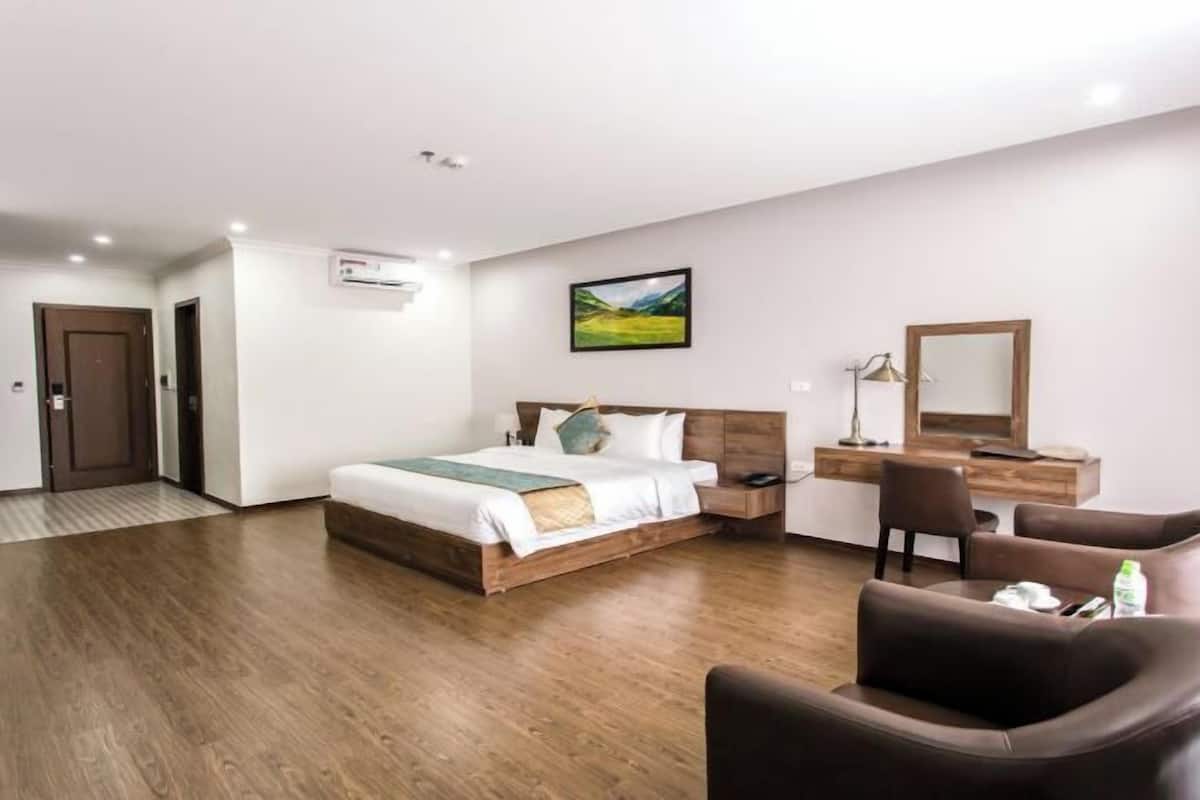 Select Comfort beds, minibar, desk, laptop workspace