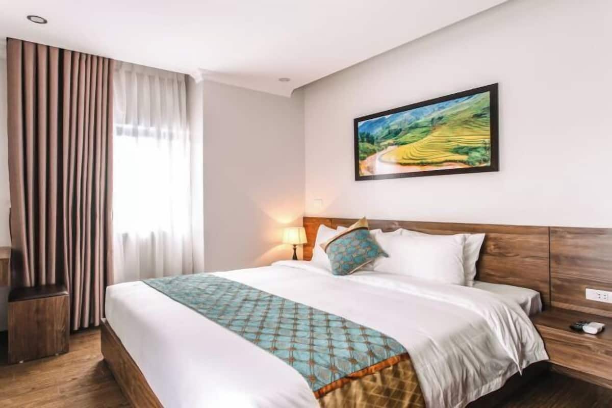 Select Comfort beds, minibar, desk, laptop workspace