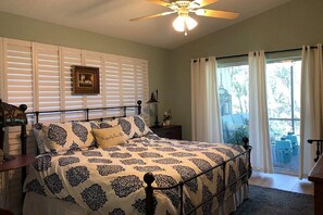 3 多间卧室、客房内保险箱、办公桌、熨斗/熨衣板