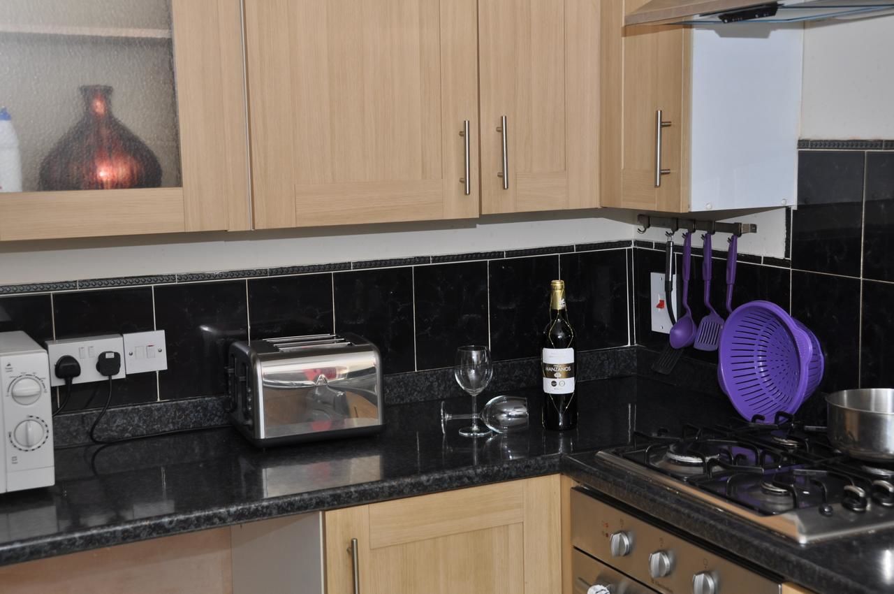 Comfort huis, 4 slaapkamers | Privékeuken | Een koelkast, een magnetron, een oven, een kookplaat