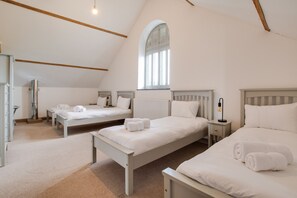 4 bedrooms, iron/ironing board, free WiFi, bed sheets