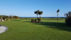 Garden view - BURNEWHALL HOUSE (Penzance)