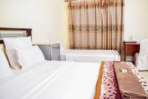 Classic Twin Room | Down duvets, individually decorated, individually furnished, desk