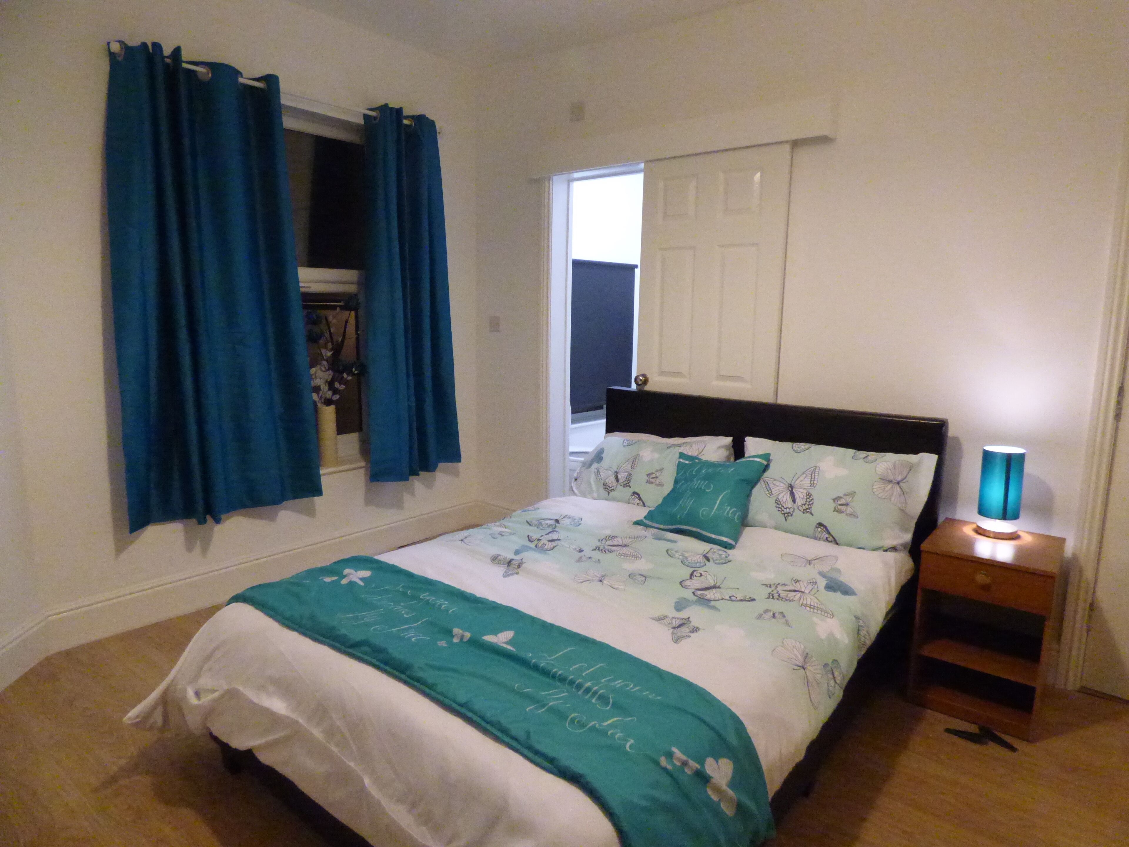 5 ห้องนอน, ห้องพักตกแต่งอย่างมีเอกลักษณ์, ตกแต่งพิเศษโดยเฉพาะ, โต๊ะทำงาน