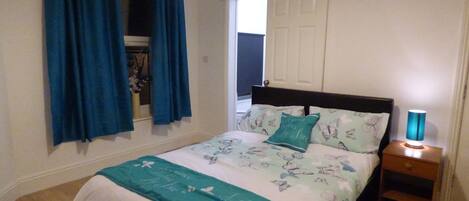 5 bedrooms, desk, iron/ironing board, free WiFi
