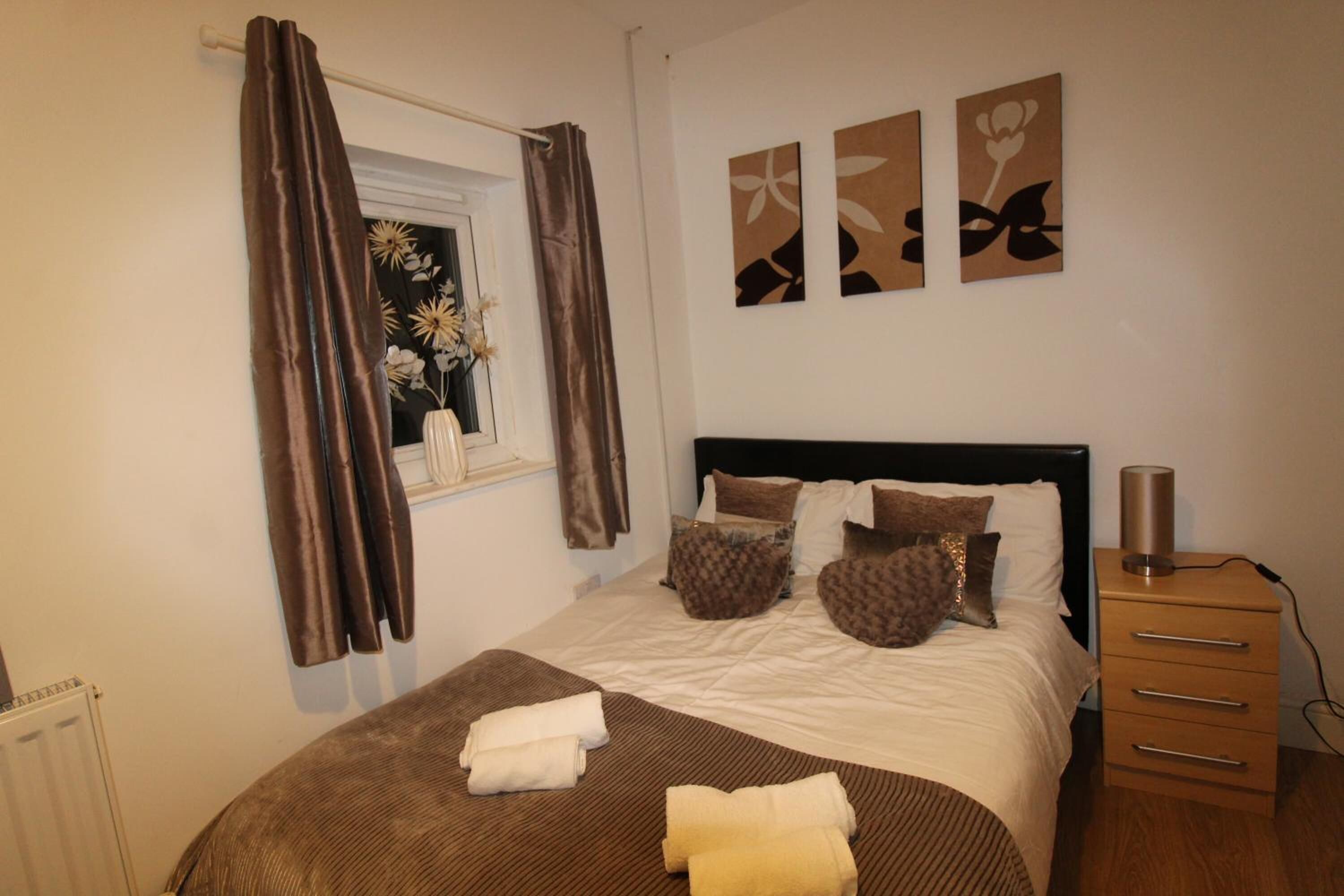 5 soverom, individuelt dekorert, individuelt innredet og skrivebord