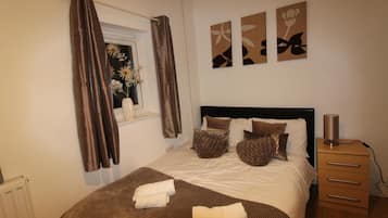 5 bedrooms, individually decorated, individually furnished, desk