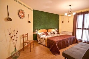 4 bedrooms, iron/ironing board, free WiFi, bed sheets