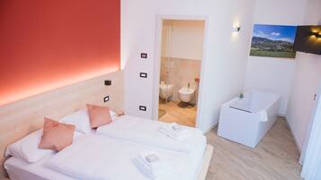 Deluxe-Suite, 1 Queen-Bett, Balkon, Bergblick | 1 Schlafzimmer, VerdunkelungsvorhÀnge, schallisolierte Zimmer