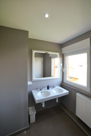 Gemeinsamer Schlafsaal, Gemischter Schlafsaal (1 Bed) | Badezimmer
