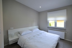 Caja de seguridad en la habitación, wifi gratis y ropa de cama