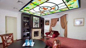 Deluxe Room, 1 Queen Bed with Sofa bed | In-room safe, iron/ironing board, WiFi (free) - Bortnichi House (Kyiv)