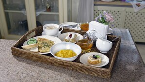 Free daily full breakfast - Bortnichi House (Kyiv)