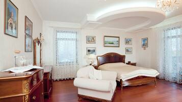 Phòng đôi Deluxe, ban công | Két bảo mật tại phòng, bàn ủi/dụng cụ ủi quần áo