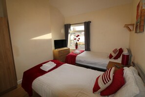 Bügeleisen/Bügelbrett, kostenloses WLAN, Bettwäsche