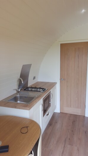 Tetera/pava eléctrica, silla alta para bebés