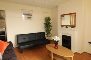 Casa, 2 dormitoris (Sleeps 7) | Sala d'estar | Televisor de pantalla plana