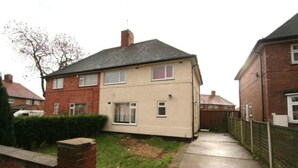 A two-story house with a front garden and a paved driveway. - Beckley House (Nottingham)