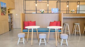 Lobby sitting area - Railway Inn (Taitung)