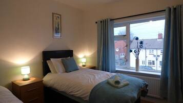 Comfort House, 3 Bedrooms (Sleeps 7) | Soundproofing, iron/ironing board, free WiFi, bed sheets