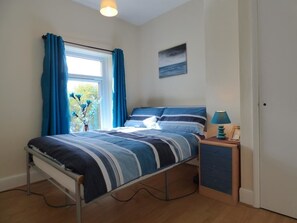Comfort House, 3 Bedrooms (Sleeps 7) | Soundproofing, iron/ironing board, free WiFi, bed sheets
