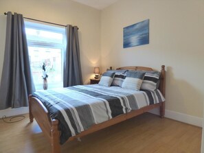 Comfort House, 3 Bedrooms (Sleeps 7) | Soundproofing, iron/ironing board, free WiFi, bed sheets