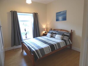 Comfort House, 3 Bedrooms (Sleeps 7) | Soundproofing, iron/ironing board, free WiFi, bed sheets