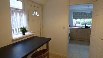 Comfort House, 3 Bedrooms (Sleeps 9) | 4 bedrooms, iron/ironing board, free WiFi, bed sheets