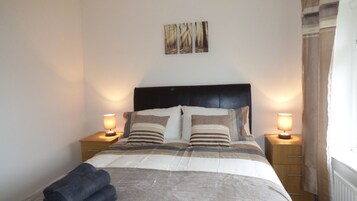 5 habitaciones, tabla de planchar con plancha y wifi gratis