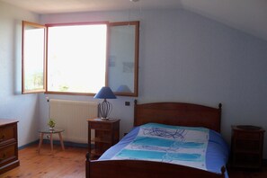 Suíte família, 2 quartos, vista para o jardim | Individualmente decorados, individualmente mobiliados