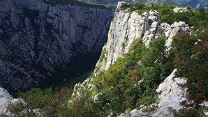 A mountainous landscape with rocky terrain and sparse vegetation. - Room in Starigrad-Paklenica with WIFI (627-7) (Starigrad)