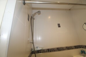 Free toiletries, hair dryer, towels, shampoo - Depedale House (Derby)