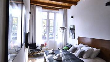 Design tweepersoonskamer (2) | Individueel gedecoreerd, gratis wifi, beddengoed