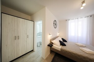 Studio | Hypo-allergenic bedding, soundproofing, iron/ironing board