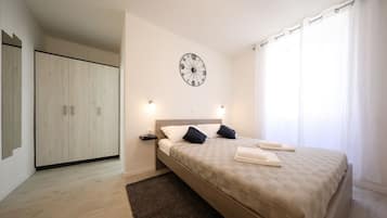 Ropa de cama hipoalergénica y sistema de insonorización