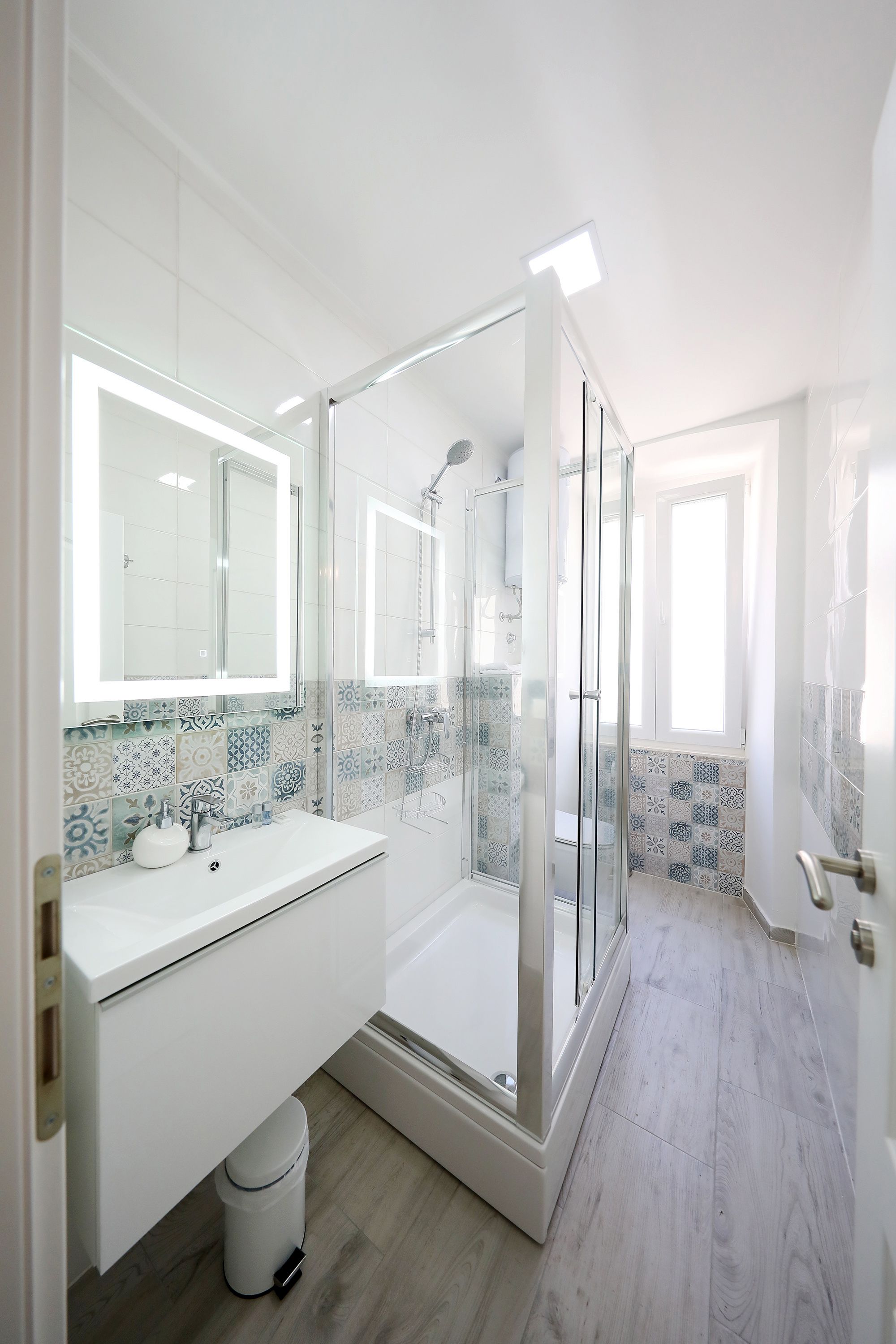 Estúdio | Banheiro | Chuveiro, secador de cabelo, toalhas de banho, sabonete