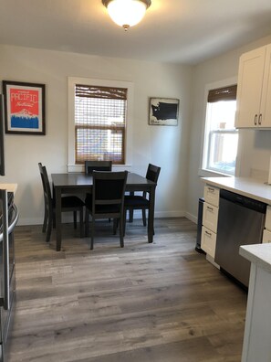 Dining - Welcome to S. Rochester in Tacoma! 2BR, 1BA house! (Tacoma)
