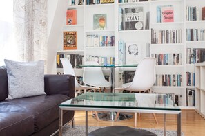 Familienapartment | Wohnbereich | Flachbildfernseher