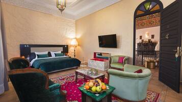 Luxury Suite, 1 King Bed, Balcony, Mountain View | Room amenity