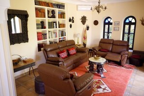 Lobby sitting area - La Citadelle de Marrakech (Ghmate)