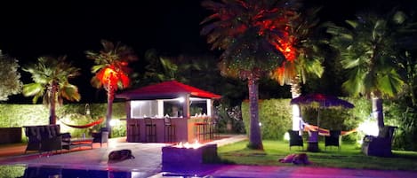 Outdoor pool, pool umbrellas, sun loungers