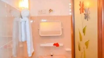 Shower, free toiletries